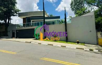 Imagem: A casa possui 3 Dormitórios, 4 Banheiros, 2 Vagas na garagem