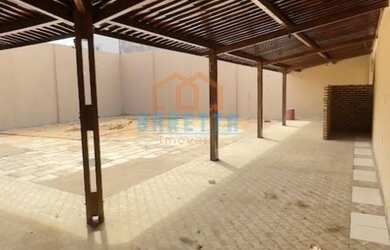 Imagem: A casa possui 3 Dormitórios, 2 Banheiros, 5 Vagas na garagem