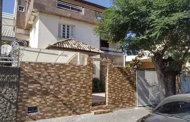 Imagem: A casa possui 5 Dormitórios, 5 Banheiros, 3 Vagas na garagem