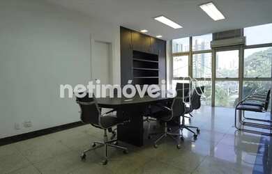 Imagem: O depósito possui 1 Vaga na garagem, 320m² de Área e está