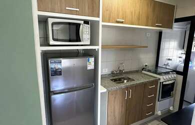 Imagem: O apartamento possui 1 Dormitório, 1 Banheiro, 1 Vaga na garagem