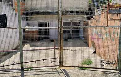 Imagem: A casa possui 4 Dormitórios, 3 Banheiros, 1 Vaga na garagem