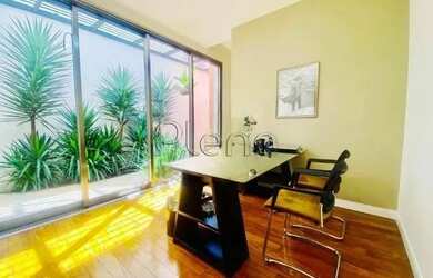 Imagem: O depósito possui 3 Vagas na garagem, 198m² de Área e está