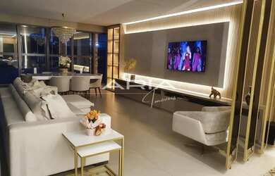 Imagem: O apartamento possui 4 Dormitórios, 3 Banheiros, 3 Vagas na