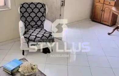 Imagem: A casa possui 4 Dormitórios, 2 Banheiros, 1 Vaga na garagem