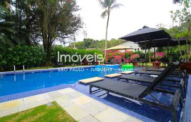 Imagem: A casa em condomínio possui 5 Dormitórios, 5 Banheiros, 564m²