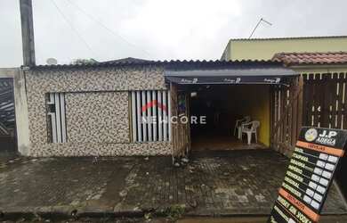 Imagem: A casa possui 3 Dormitórios, 2 Banheiros, 3 Vagas na garagem