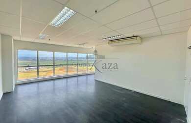 Imagem: O depósito possui 2 Vagas na garagem, 62m² de Área e está