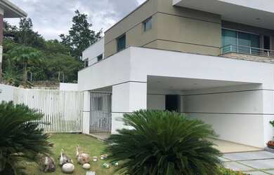 Imagem: A casa em condomínio possui 4 Dormitórios, 5 Banheiros, 4