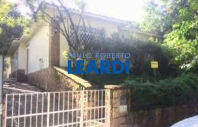 Imagem: A casa possui 5 Dormitórios, 4 Banheiros, 5 Vagas na garagem