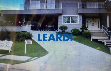 Imagem: A casa em condomínio possui 5 Dormitórios, 5 Banheiros, 3