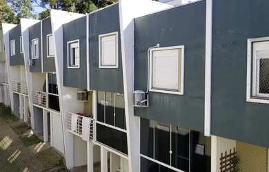 Imagem: A casa possui 2 Dormitórios, 2 Banheiros, 1 Vaga na garagem