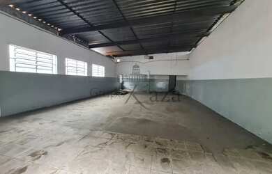 Imagem: O depósito possui 3 Vagas na garagem, 200m² de Área e está