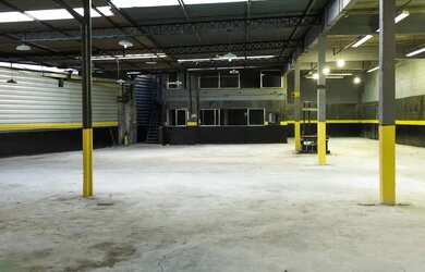 Imagem: O depósito possui 877m² de Área, Imóvel novo e está localizado