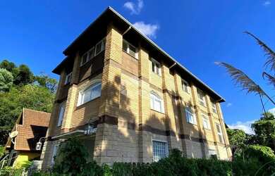 Imagem: A casa possui 4 Dormitórios, 4 Banheiros, 2 Vagas na garagem