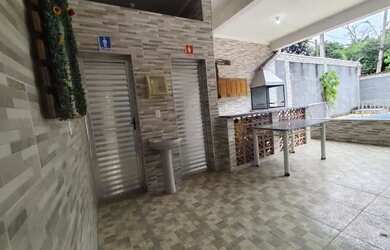 Imagem: A casa possui 2 Dormitórios, 3 Banheiros, 5 Vagas na garagem