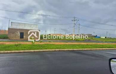 Imagem: O terreno possui 275m² de Área e está localizado em Laranjeiras