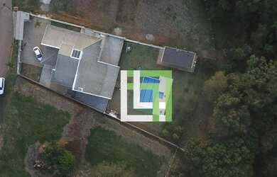 Imagem: A casa em condomínio possui 3 Dormitórios, 3 Banheiros, 5