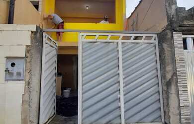 Imagem: A casa possui 2 Dormitórios, 2 Banheiros, 1 Vaga na garagem