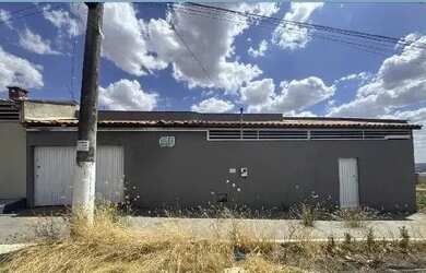 Imagem: A casa possui 2 Dormitórios, 2 Banheiros, 1 Vaga na garagem