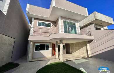 Imagem: A casa possui 4 Dormitórios, 1 Banheiro, 4 Vagas na garagem