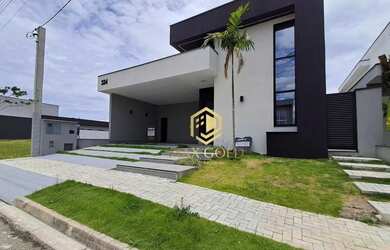 Imagem: A casa em condomínio possui 4 Dormitórios, 4 Banheiros, 4