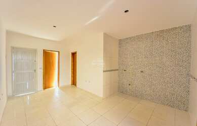 Imagem: A casa possui 2 Dormitórios, 1 Banheiro, 1 Vaga na garagem