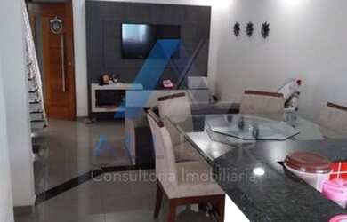 Imagem: A casa possui 3 Dormitórios, 1 Banheiro, 2 Vagas na garagem