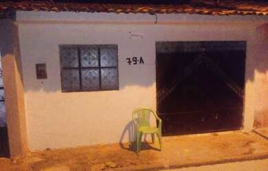 Imagem: A casa possui 2 Dormitórios, 1 Banheiro, 1 Vaga na garagem