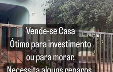Imagem: A casa possui 3 Dormitórios, 2 Banheiros, 3 Vagas na garagem