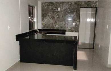 Imagem: O apartamento possui 3 Dormitórios, 1 Banheiro, 1 Vaga na garagem