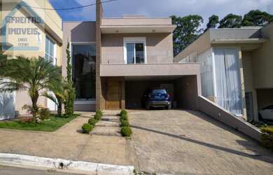 Imagem: A casa em condomínio possui 4 Dormitórios, 5 Banheiros, 4