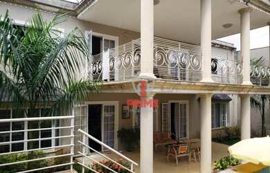 Imagem: A casa possui 3 Dormitórios, 5 Banheiros, 2 Vagas na garagem