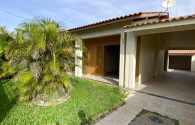 Imagem: A casa possui 2 Dormitórios, 2 Banheiros, 3 Vagas na garagem