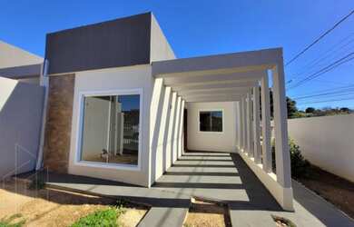 Imagem: A casa possui 2 Dormitórios, 1 Banheiro, 1 Vaga na garagem