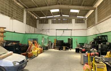 Imagem: O depósito possui 4 Vagas na garagem, 280m² de Área e está