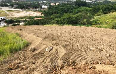 Imagem: O terreno à venda possui e está localizado em Santa Cruz