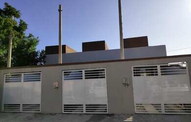 Imagem: A casa possui 1 Dormitório, 1 Banheiro, 1 Vaga na garagem