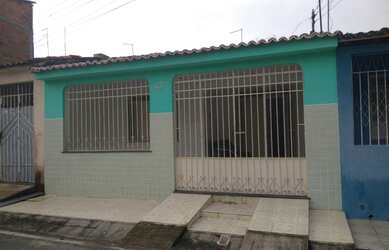 Imagem: A casa possui 2 Dormitórios, 2 Banheiros, 1 Vaga na garagem