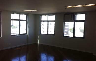 Imagem: O depósito possui 1 Vaga na garagem, 41m² de Área e está