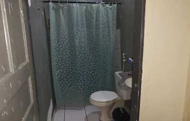 Imagem: A casa possui 2 Dormitórios, 1 Banheiro e está localizado