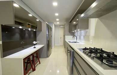 Imagem: O apartamento possui 4 Dormitórios, 5 Banheiros, 4 Vagas na