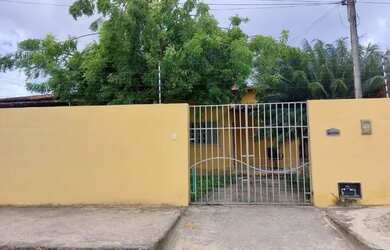 Imagem: A casa possui 2 Dormitórios, 1 Banheiro, 1 Vaga na garagem