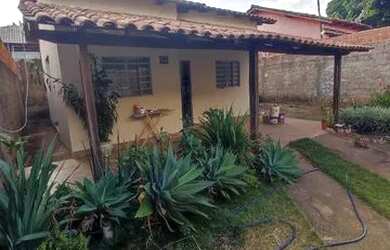 Imagem: A casa em condomínio possui 2 Dormitórios, 1 Banheiro, 2 Vagas