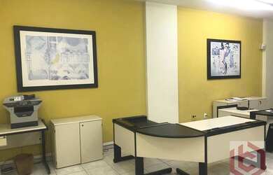 Imagem: O depósito possui 1 Vaga na garagem, 75m² de Área e está