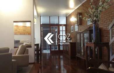 Imagem: A casa possui 4 Dormitórios, 3 Banheiros, 4 Vagas na garagem