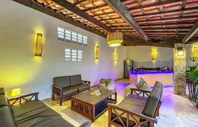 Imagem: A casa possui 3 Dormitórios, 3 Banheiros, 5 Vagas na garagem