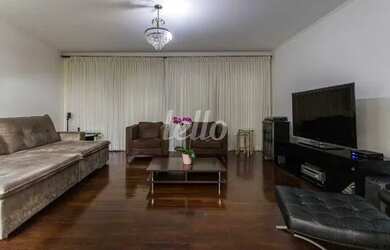 Imagem: A casa possui 4 Dormitórios, 2 Banheiros, 3 Vagas na garagem