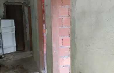 Imagem: A casa possui 2 Dormitórios, 1 Banheiro, 1 Vaga na garagem