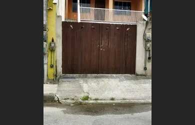 Imagem: A casa possui 2 Dormitórios, 1 Banheiro, 1 Vaga na garagem